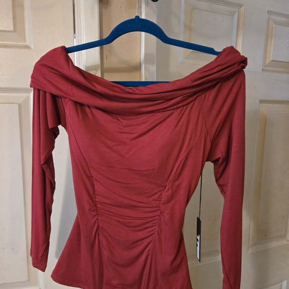 Elegant Off-Shoulder Long Sleeve Top - Red - Picture 4 of 5